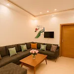 Lovely Residence Amira